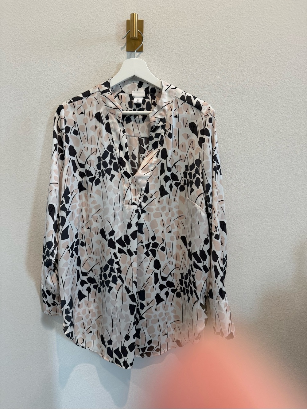 H&M Beige and Black Abstract V-Neck Blouse